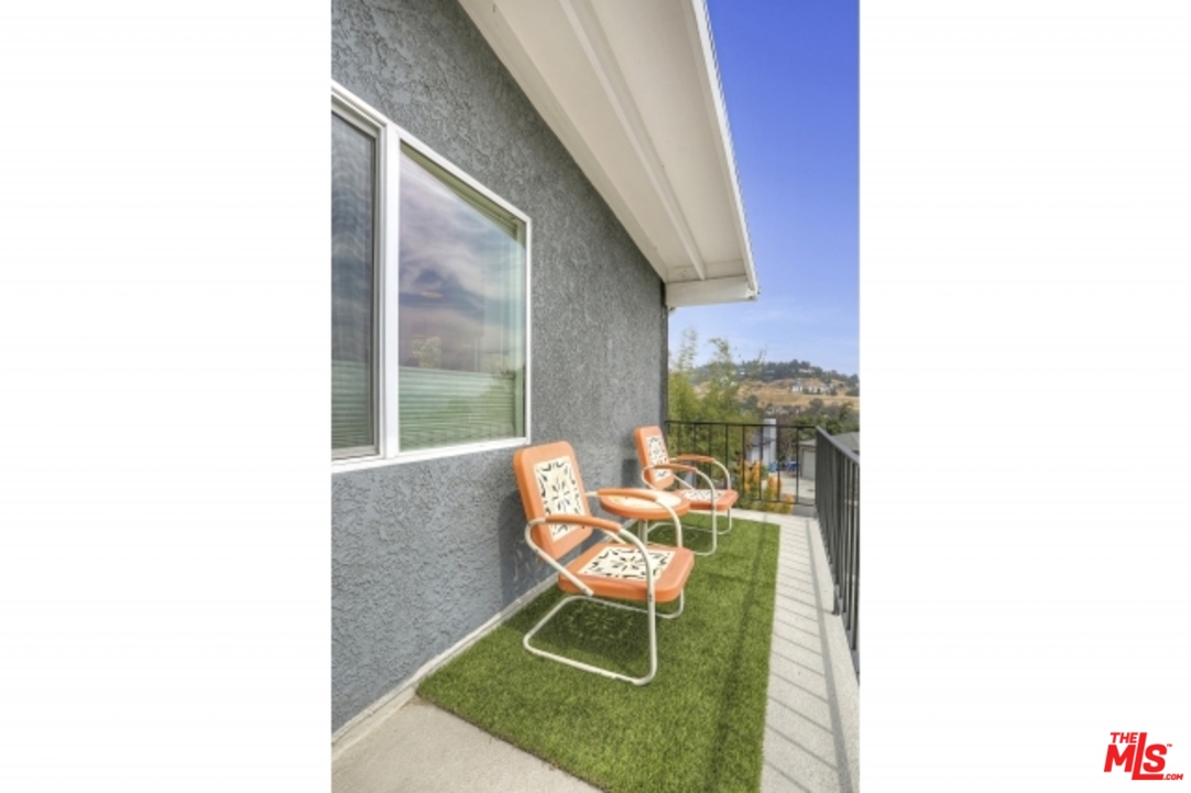 3651 Roderick Road Los Angeles, CA 90065 - Photo 8 of 40