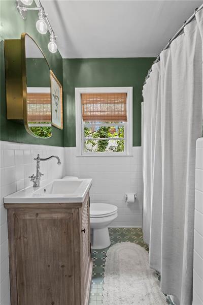 2333 Ferndale Drive Decatur, GA 30030 - Photo 19 of 30 a bathroom with a sink a toilet and a mirror