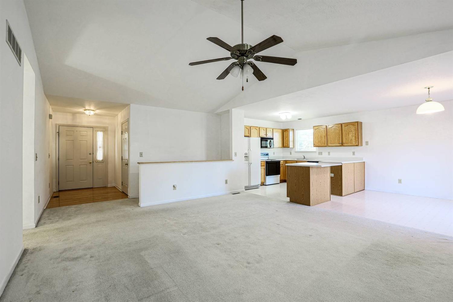 694 Regent Road Cincinnati, OH 45245 - Photo 8 of 33 Gallery Image 8