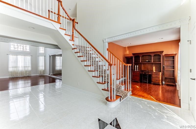 5061 Rockhaven Drive Clarence, NY 14031 - Photo 18 of 48 Foyer view