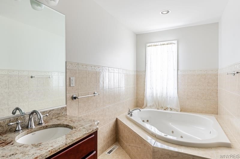 5061 Rockhaven Drive Clarence, NY 14031 - Photo 24 of 48 And jacuzzi tub