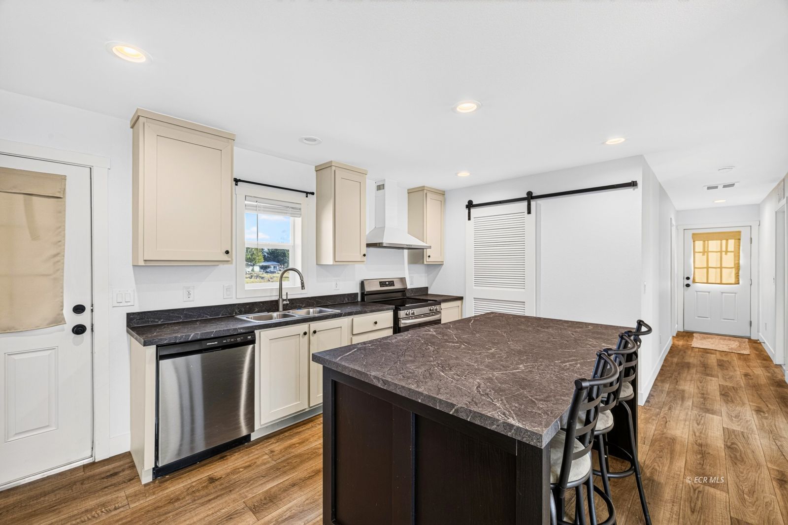 937 Spring Valley Parkway Spring Creek, NV 89815 - Photo 10 of 39