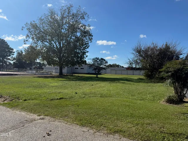 a view of a golf course