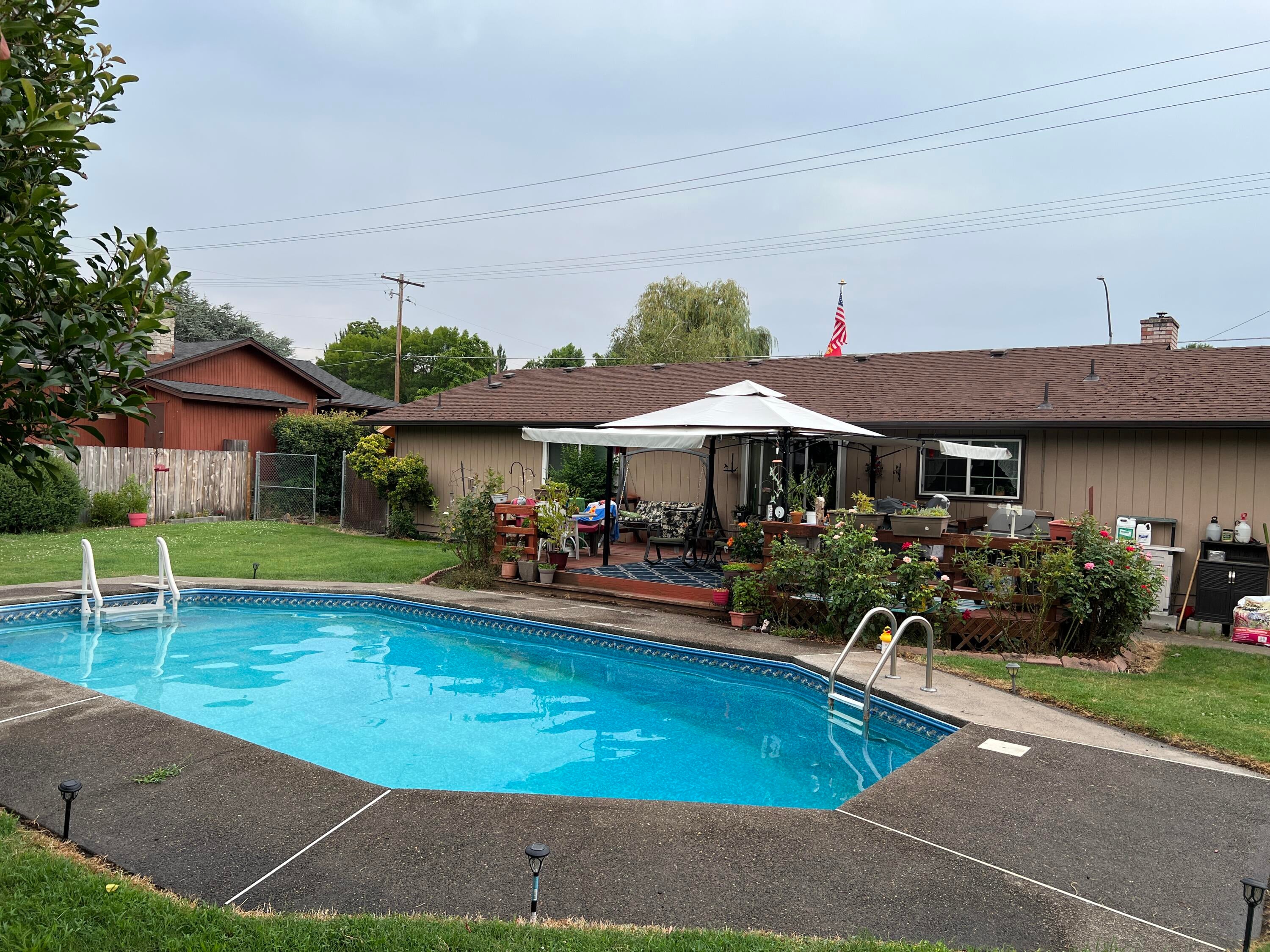 2185 Spring Street Medford, OR 97504 - Photo 27 of 32 Pool & Back Deck