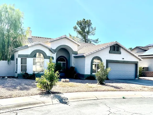 $2,700 | 1755 West Aspen Avenue, Gilbert, AZ 85233