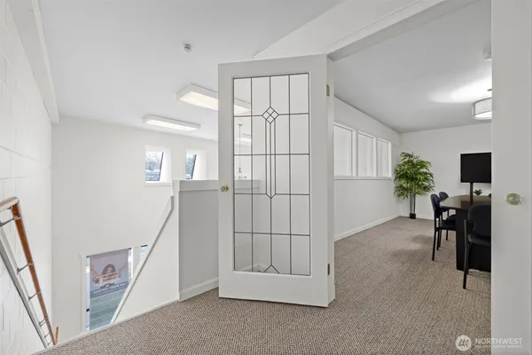 a view of entryway with livingroom