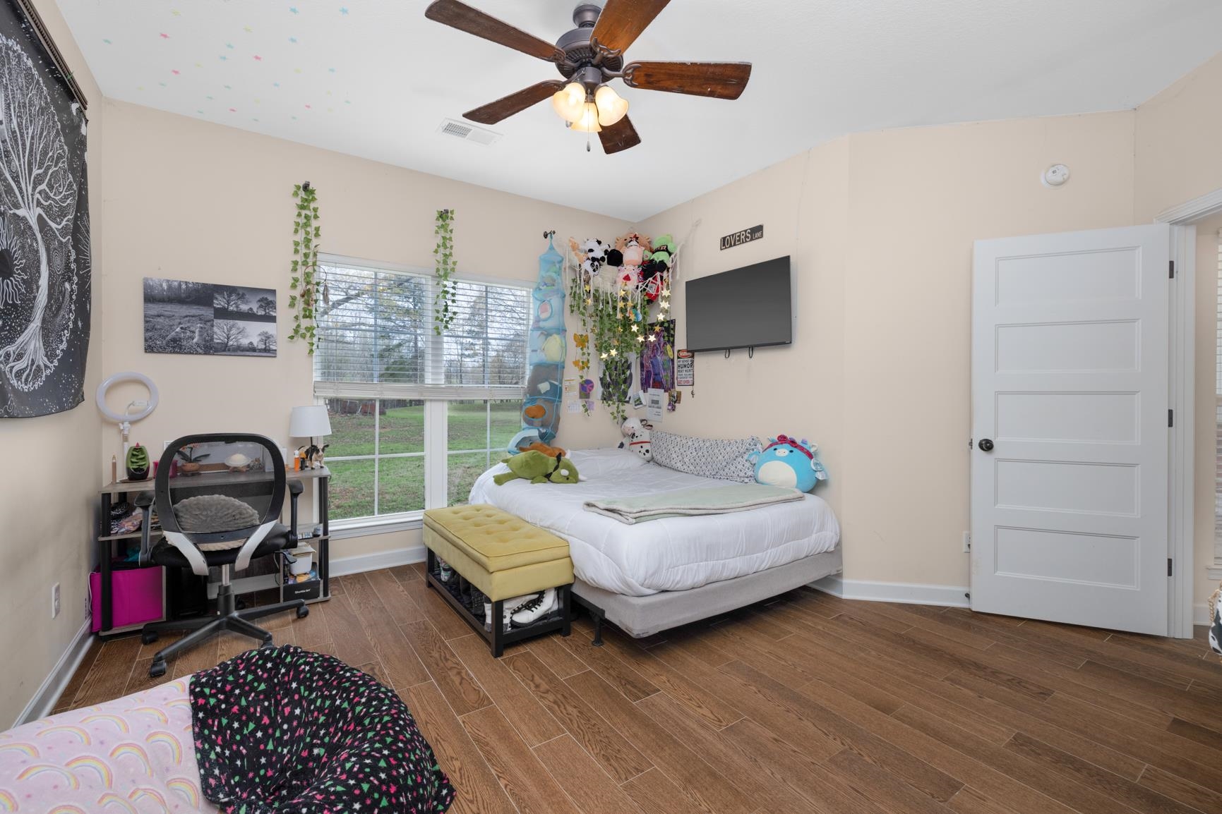 504 Bankston Road Nesbit, MS 38651 - Photo 19 of 39 Interior room featuring wood-finish flooring, a ceiling fan with integrated lighting, and multiple windows with blinds