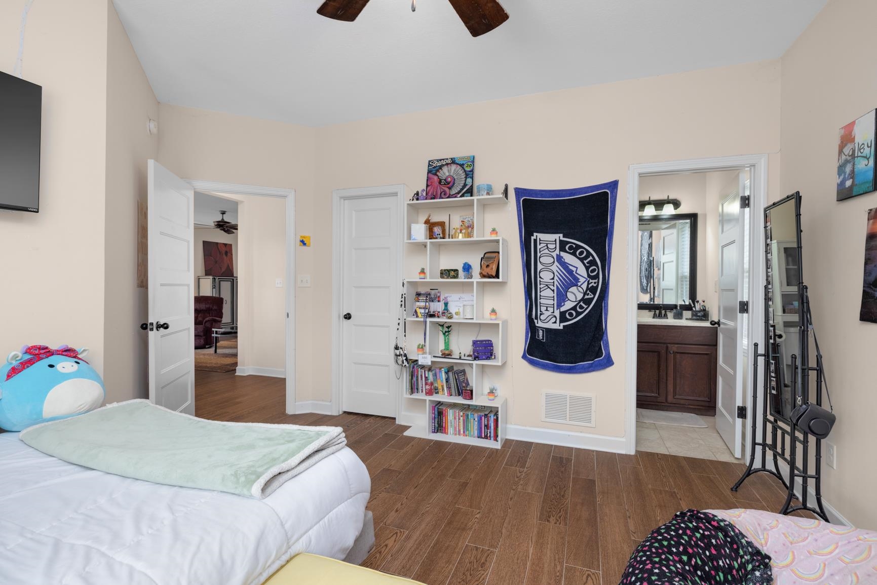 504 Bankston Road Nesbit, MS 38651 - Photo 20 of 39 Warm interior featuring wood-finish flooring and a ceiling fan