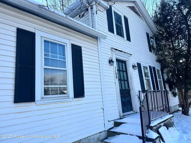$2,200 | 1108 North Abington Road, Waverly, PA 18471