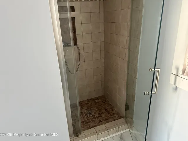 $2,200 | 1108 North Abington Road, Waverly, PA 18471