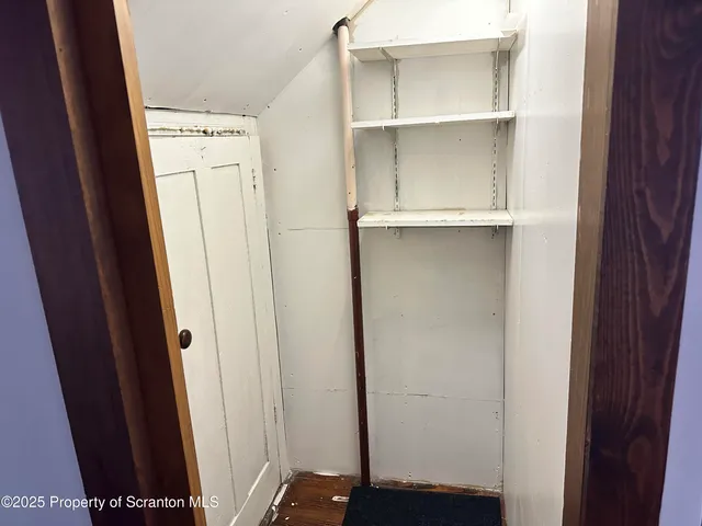 $2,200 | 1108 North Abington Road, Waverly, PA 18471