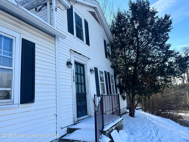 $2,200 | 1108 North Abington Road, Waverly, PA 18471