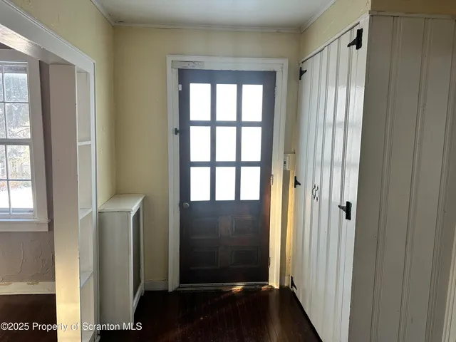 $2,200 | 1108 North Abington Road, Waverly, PA 18471