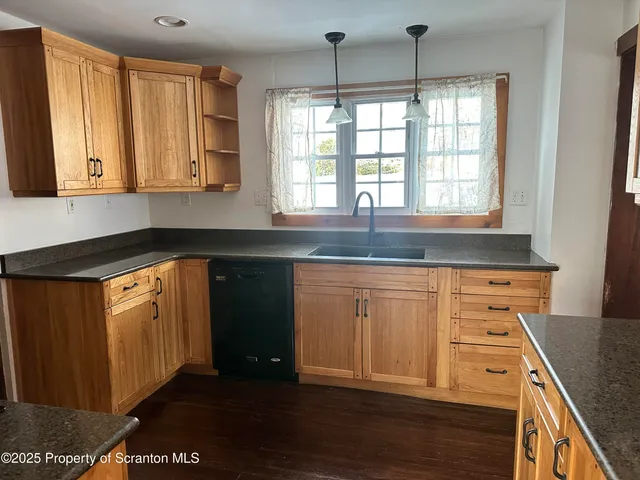 $2,200 | 1108 North Abington Road, Waverly, PA 18471