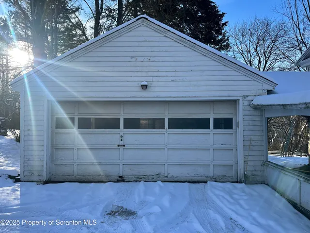 $2,200 | 1108 North Abington Road, Waverly, PA 18471