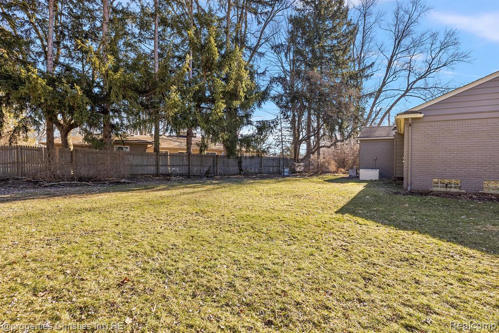 32630 Evergreen Road Beverly Hills, MI 48025 - Photo 34 of 37