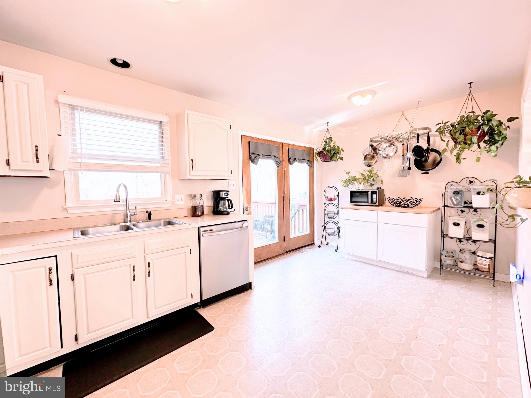 6 Wales Court Elkton, MD 21921 - Photo 3 of 36 Kitchen