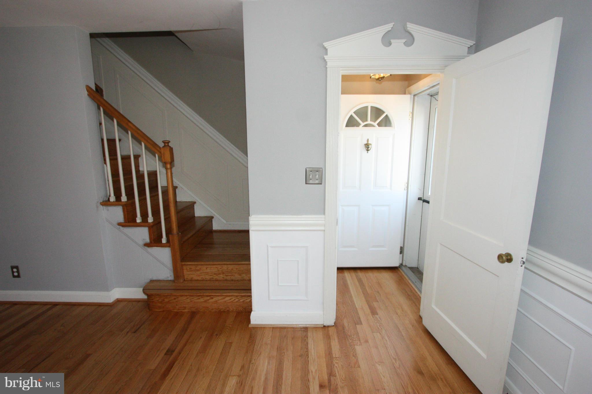 8135 Pleasant Plains Road Towson, MD 21286 - Photo 13 of 30 THE FOYER / VESTIBULE IS A FANTASTIC FEATURE