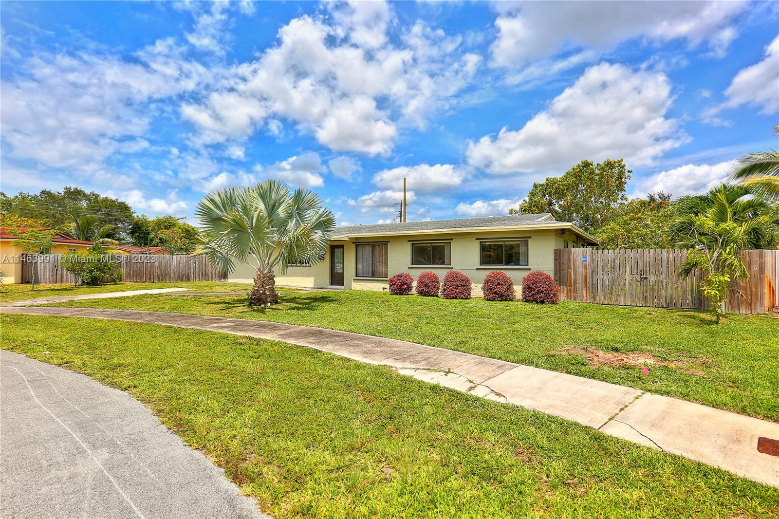 10045 Southwest 82nd Street Miami, FL 33173 - Photo 2 of 31