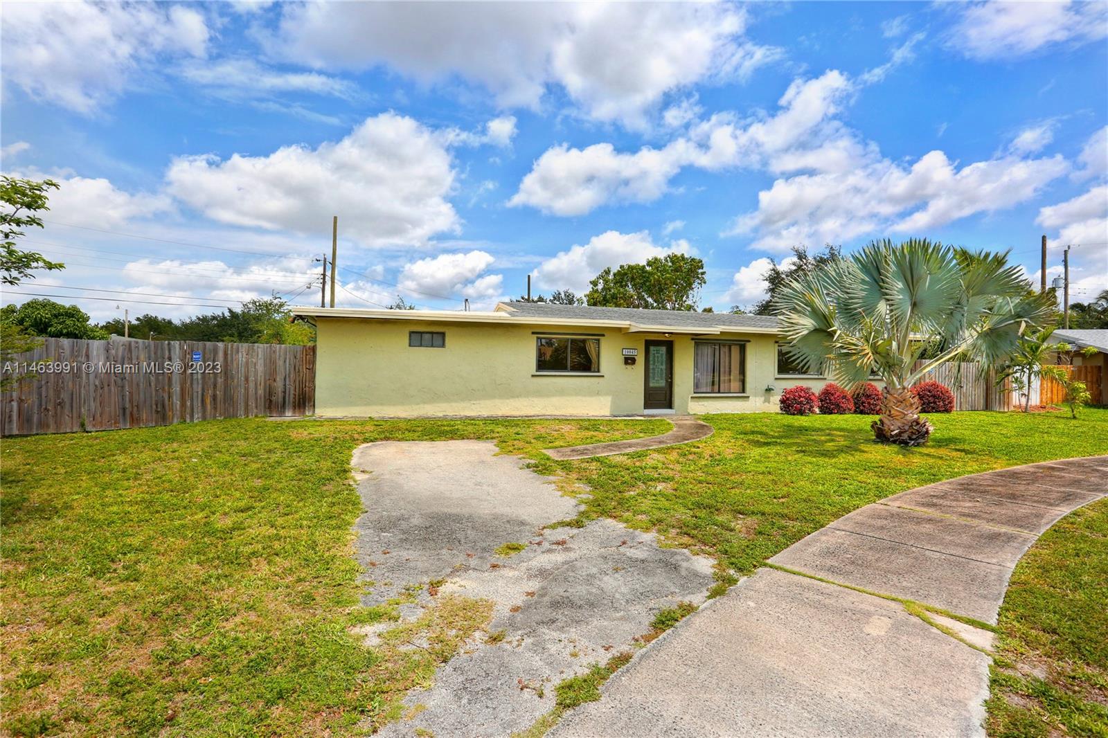 10045 Southwest 82nd Street Miami, FL 33173 - Photo 3 of 31