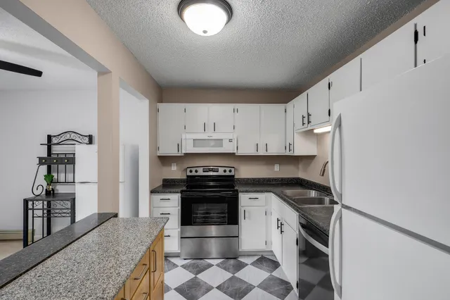 $189,900 | 5607 Green Cir Drive, Unit 210, Minnetonka, MN 55343