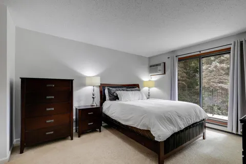 $187,900 | 5607 Green Cir Drive, Unit 210, Minnetonka, MN 55343