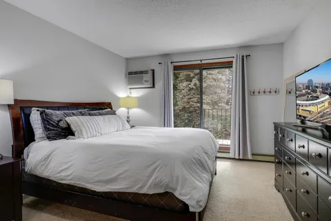 $189,900 | 5607 Green Cir Drive, Unit 210, Minnetonka, MN 55343