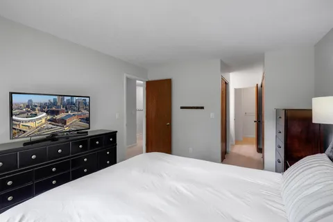 $189,900 | 5607 Green Cir Drive, Unit 210, Minnetonka, MN 55343