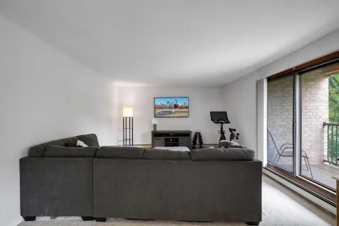 $189,900 | 5607 Green Cir Drive, Unit 210, Minnetonka, MN 55343