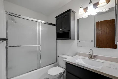 $189,900 | 5607 Green Cir Drive, Unit 210, Minnetonka, MN 55343