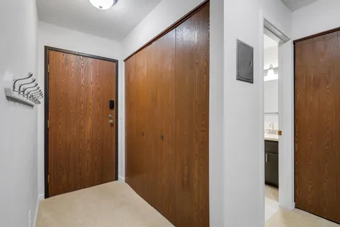 $189,900 | 5607 Green Cir Drive, Unit 210, Minnetonka, MN 55343