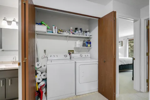 $189,900 | 5607 Green Cir Drive, Unit 210, Minnetonka, MN 55343