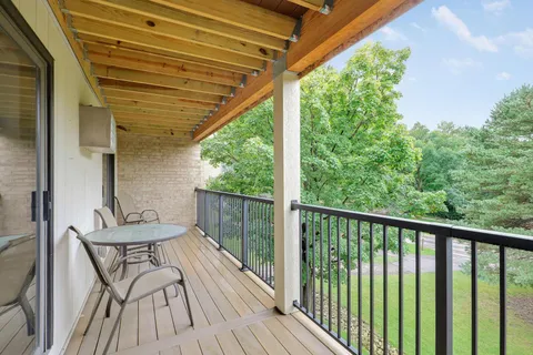 $187,900 | 5607 Green Cir Drive, Unit 210, Minnetonka, MN 55343