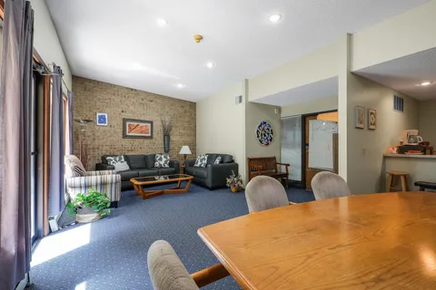 $189,900 | 5607 Green Cir Drive, Unit 210, Minnetonka, MN 55343