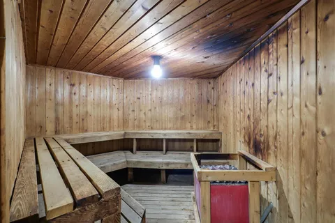 $189,900 | 5607 Green Cir Drive, Unit 210, Minnetonka, MN 55343