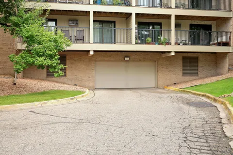 $189,900 | 5607 Green Cir Drive, Unit 210, Minnetonka, MN 55343