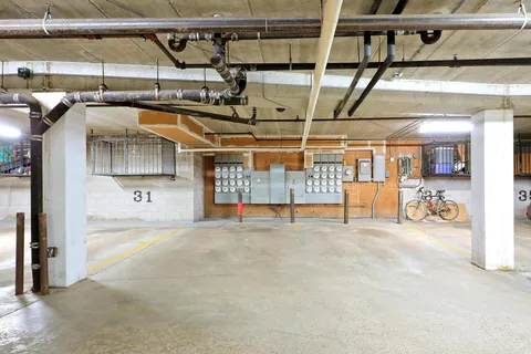 $189,900 | 5607 Green Cir Drive, Unit 210, Minnetonka, MN 55343