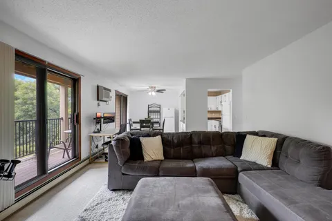 $189,900 | 5607 Green Cir Drive, Unit 210, Minnetonka, MN 55343