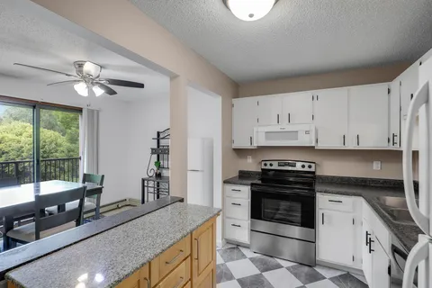 $189,900 | 5607 Green Cir Drive, Unit 210, Minnetonka, MN 55343