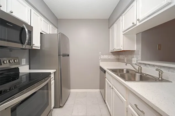 $1,000 | 2120 El Paseo Street, Unit 2108, Houston, TX 77054