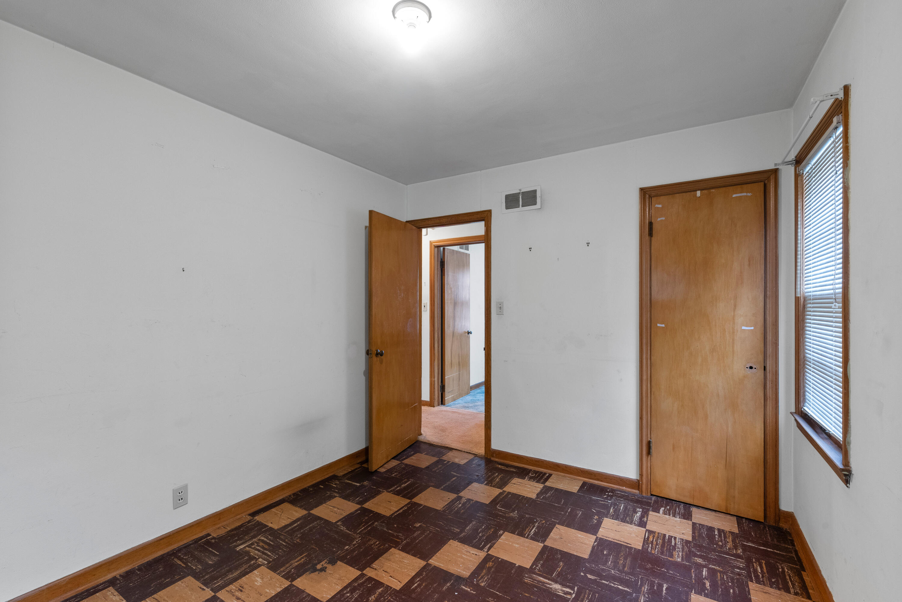 3553 South Herman Street Milwaukee, WI 53207 - Photo 11 of 20 Bedroom 2 - Main