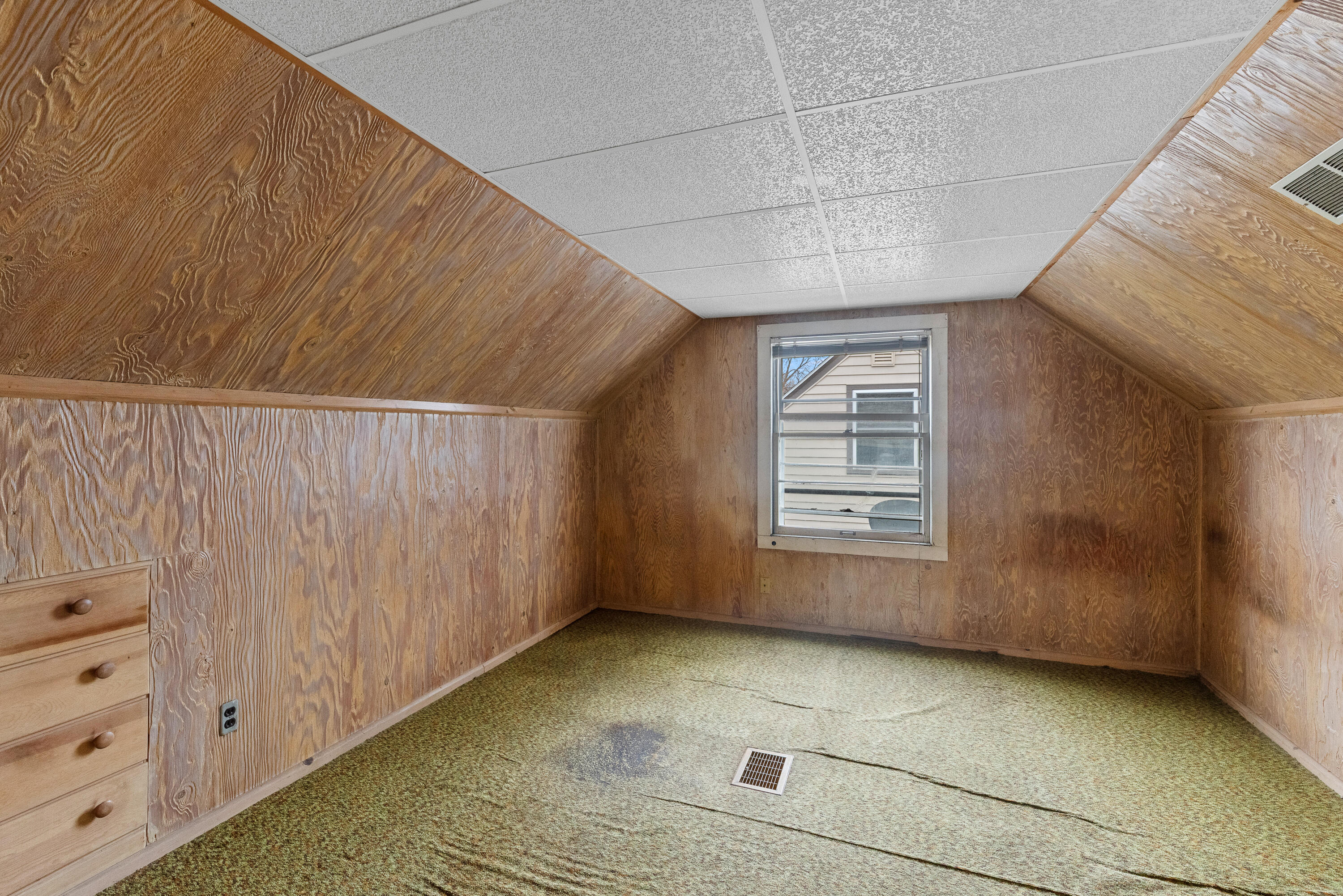 3553 South Herman Street Milwaukee, WI 53207 - Photo 12 of 20 Bedroom 3 - Upper