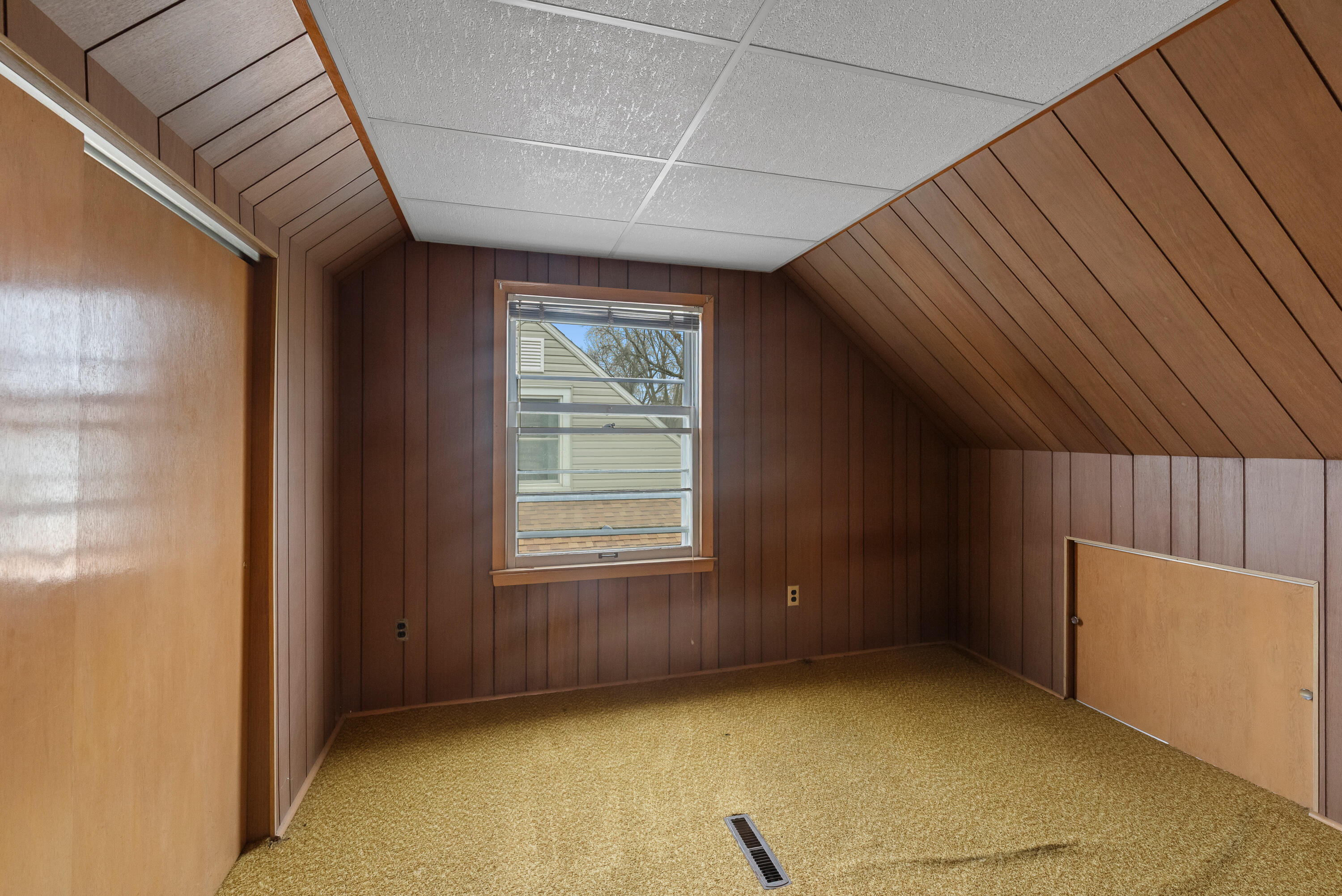 3553 South Herman Street Milwaukee, WI 53207 - Photo 13 of 20 Bedroom 4 - Upper