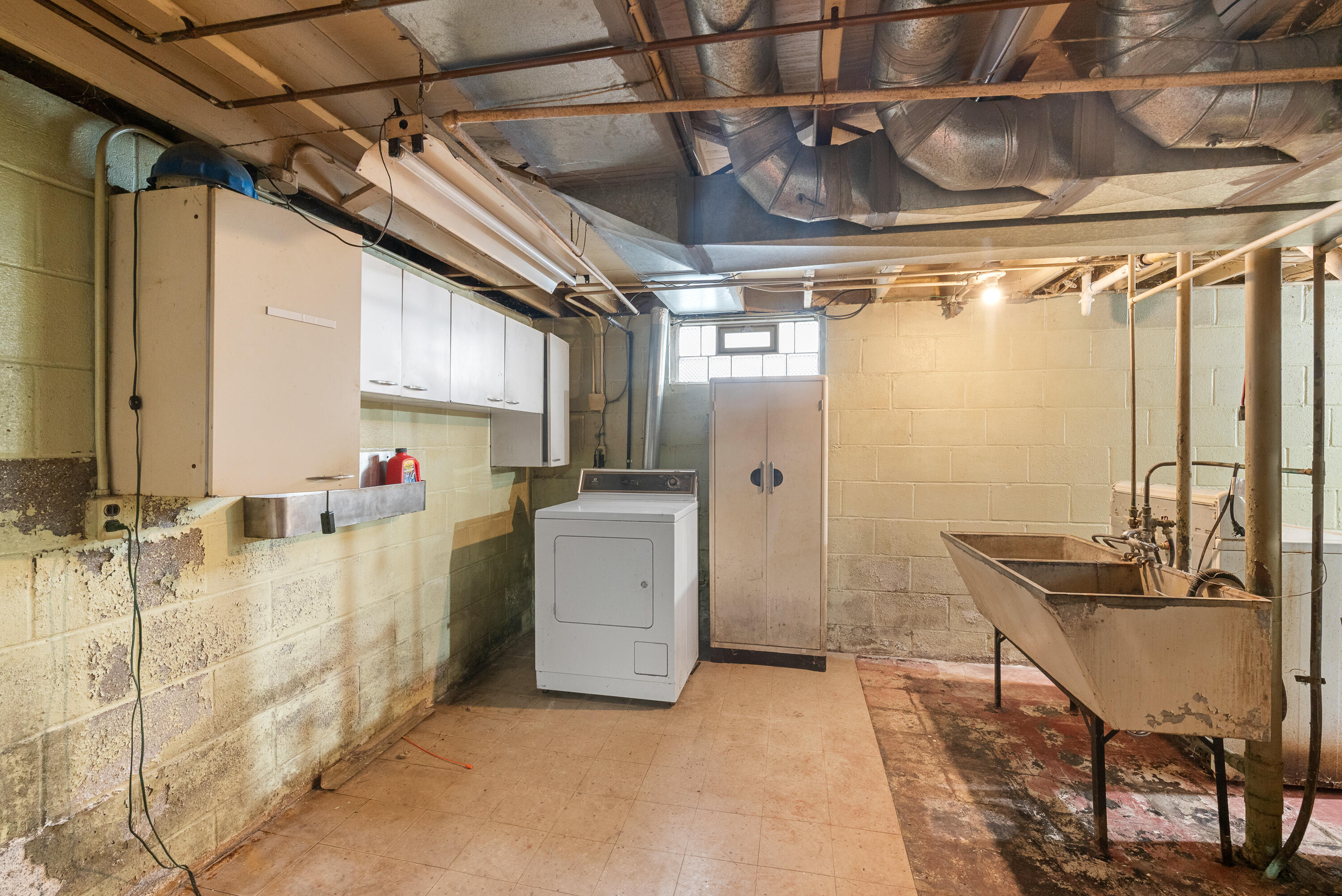 3553 South Herman Street Milwaukee, WI 53207 - Photo 16 of 20 Basement - Wash Area