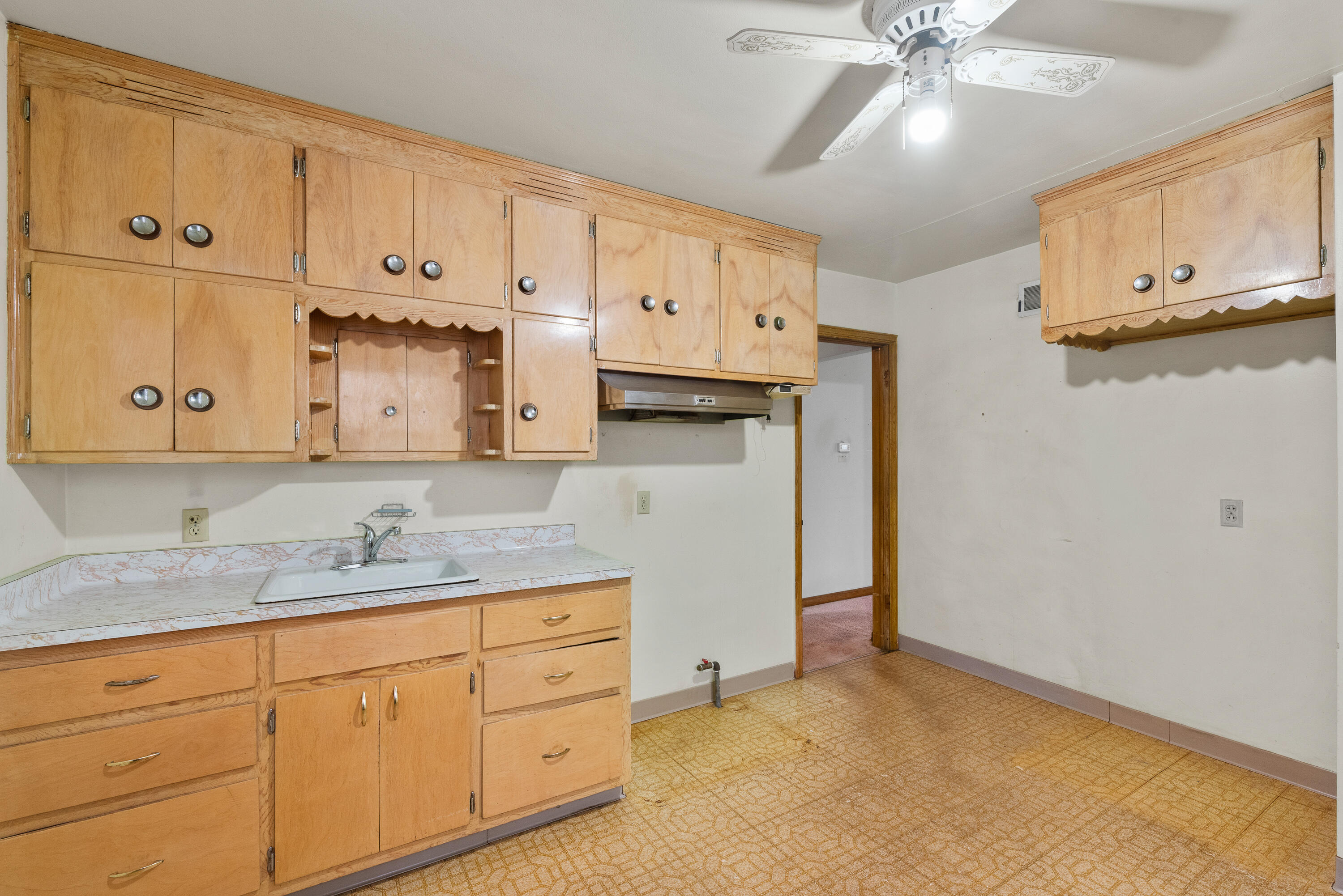 3553 South Herman Street Milwaukee, WI 53207 - Photo 7 of 20 Kitchen