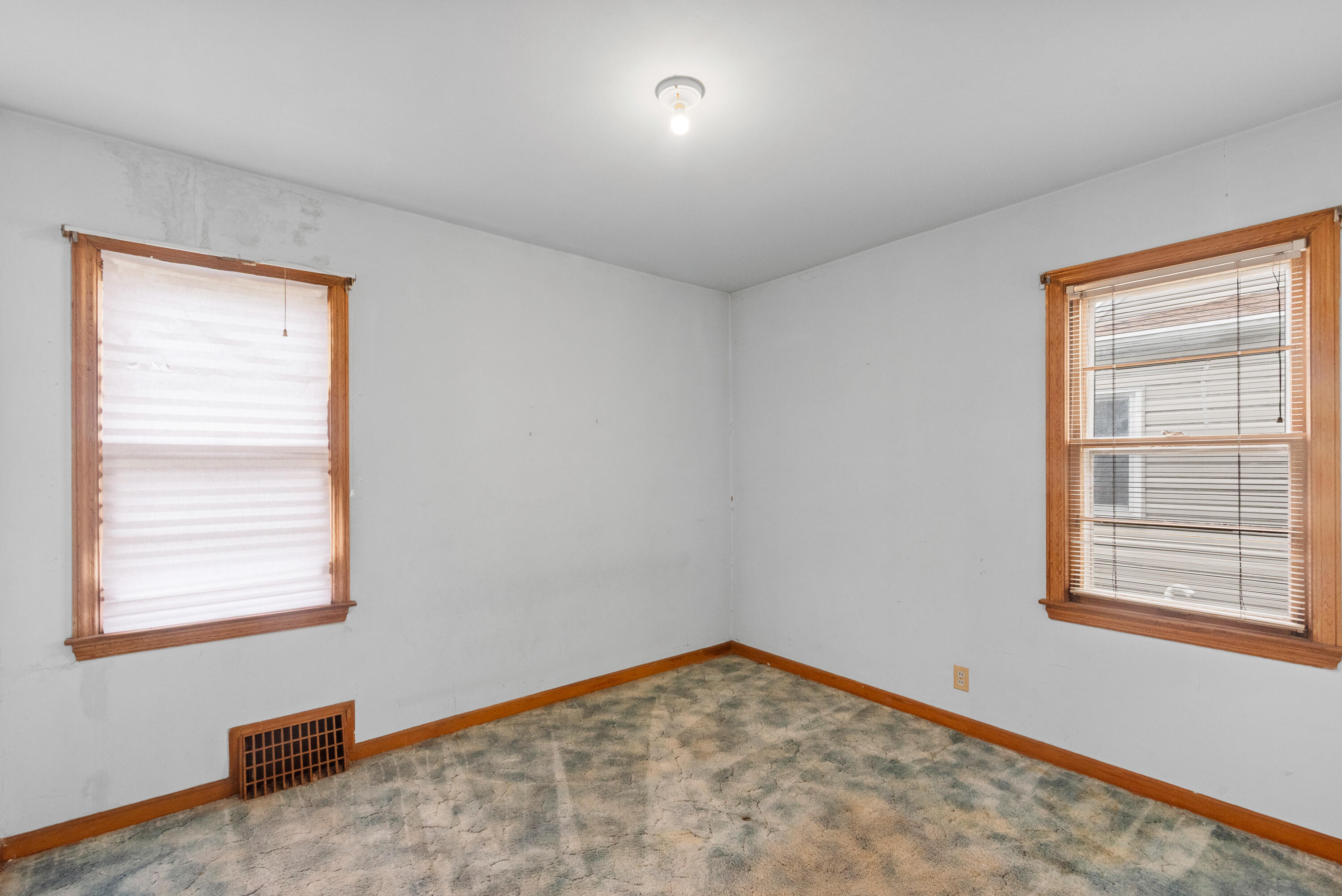 3553 South Herman Street Milwaukee, WI 53207 - Photo 8 of 20 Bedroom 1 - Main