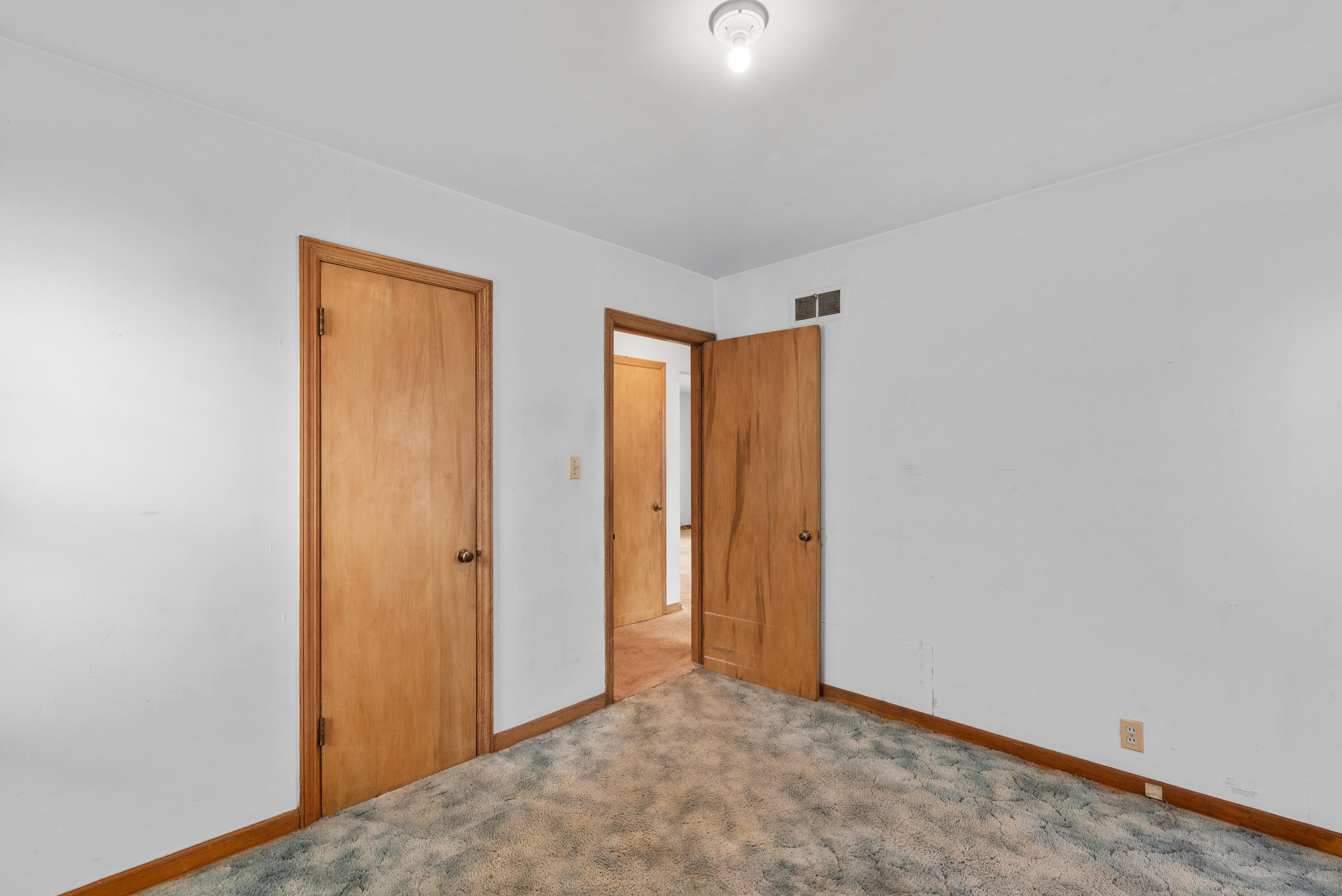 3553 South Herman Street Milwaukee, WI 53207 - Photo 9 of 20 Bedroom 1 - Main