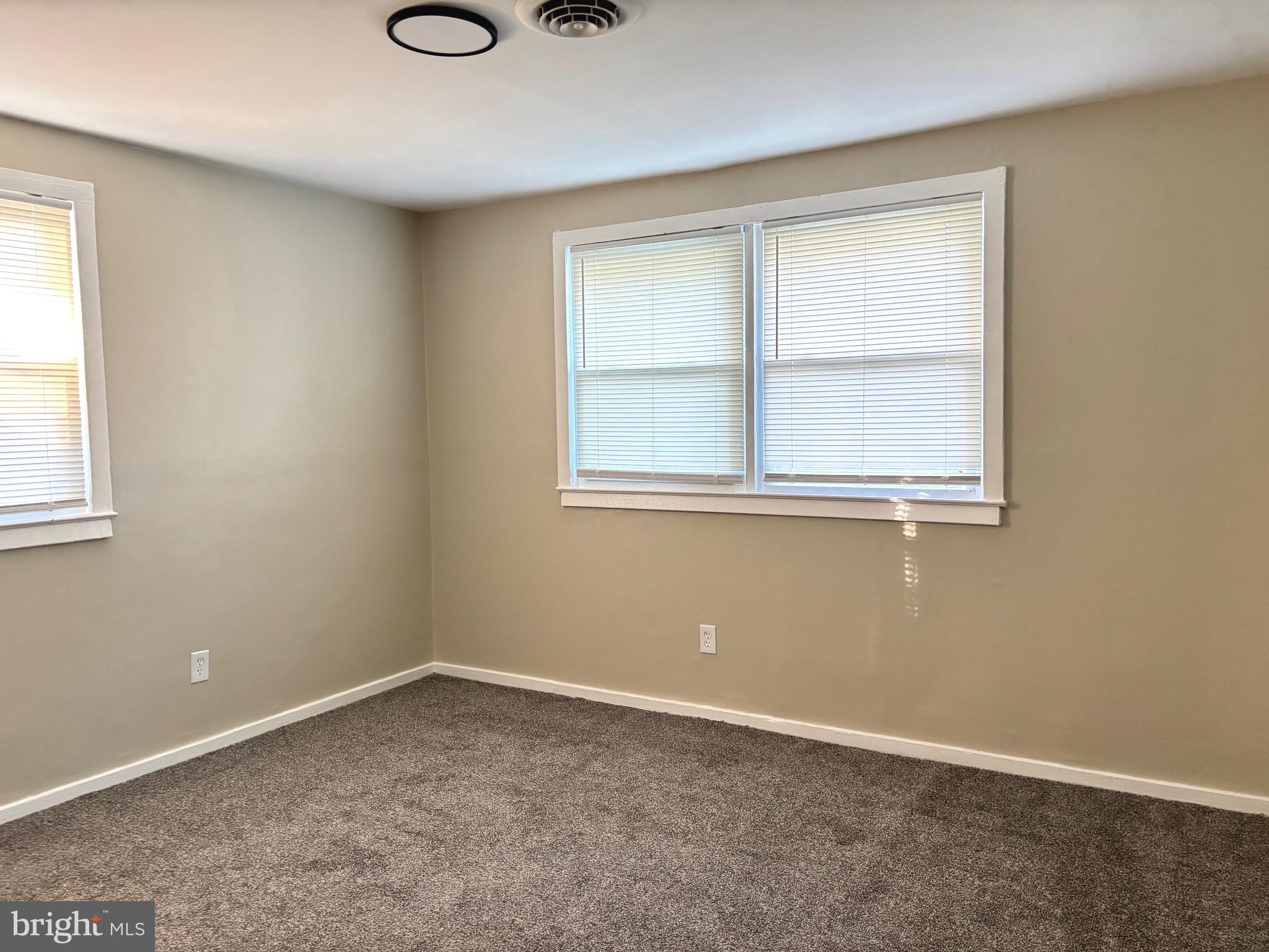 197 Kinsley Road Pemberton, NJ 08068 - Photo 4 of 6 an empty room with a window
