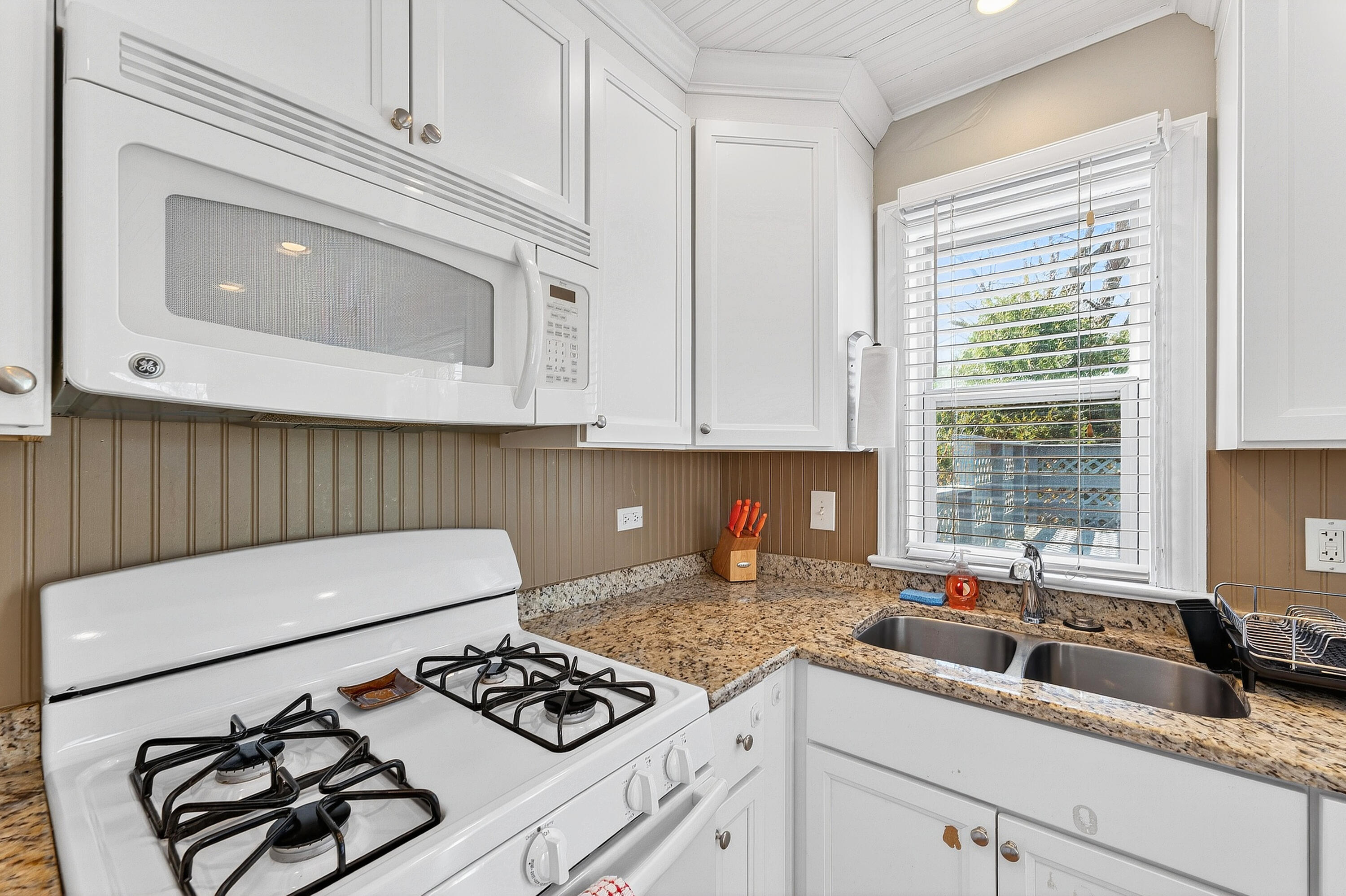 N1669 Linn Road Linn, WI 53147 - Photo 14 of 39 Kitchen