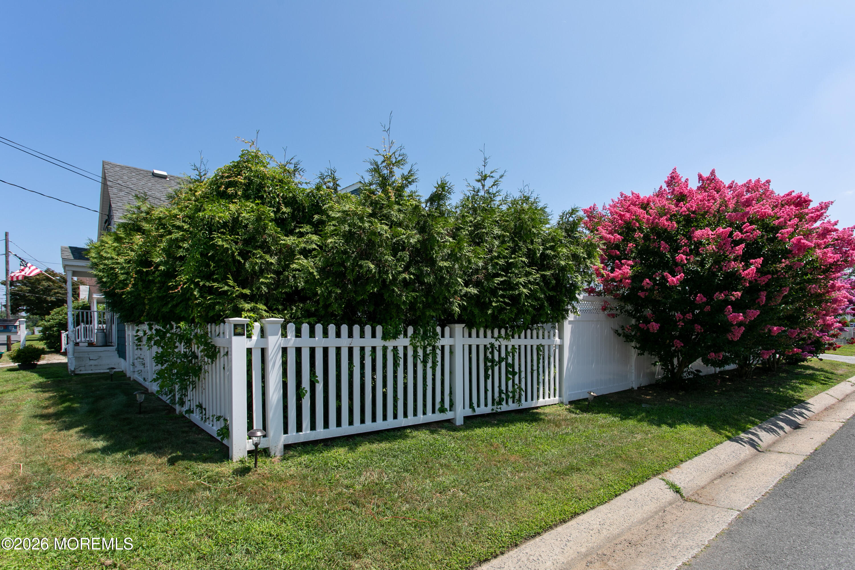 265 Thompson Avenue Middletown, NJ 07748 - Photo 4 of 35 265 Thompson Ave Middletown-print-006-00